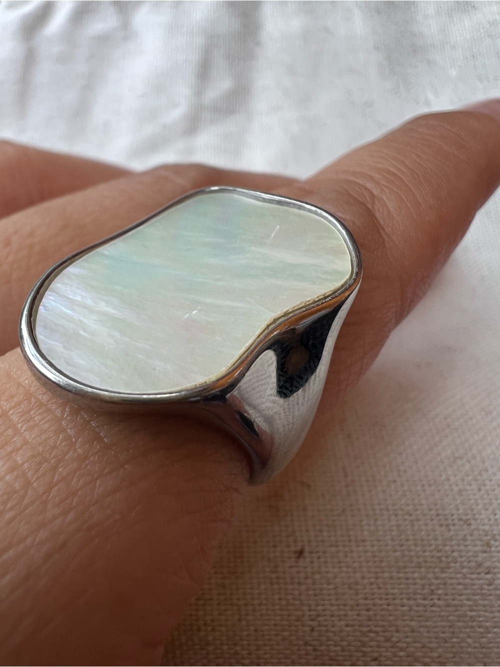 Silver Statement Ring with Iridescent Mother-of-Pearl Inlay NWOT